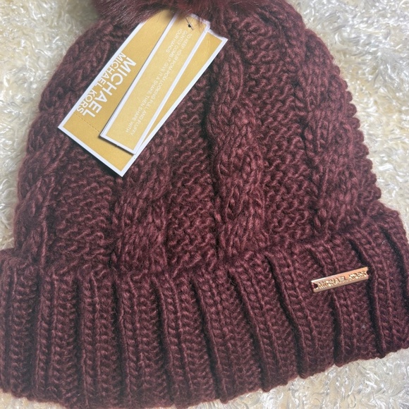 NWT- MICHAEL KORS Burgundy chunky cable knit lined hat with pompom one size - Picture 2 of 6